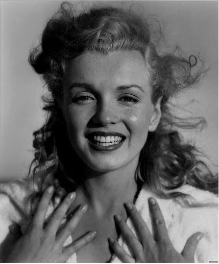 Blonde mythique de Hollywood, Marilyn Monroe a connu à la fois un succès discographique et cinématographique.